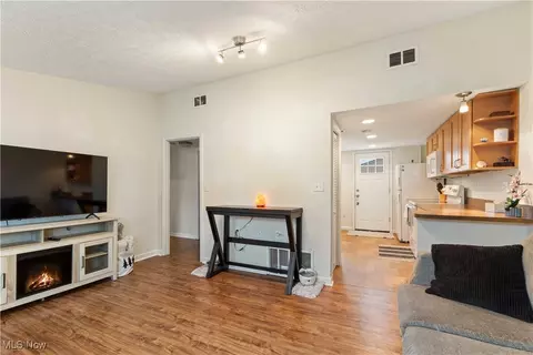 371 Abbe Rd N, Elyria, OH 44035 photo 5