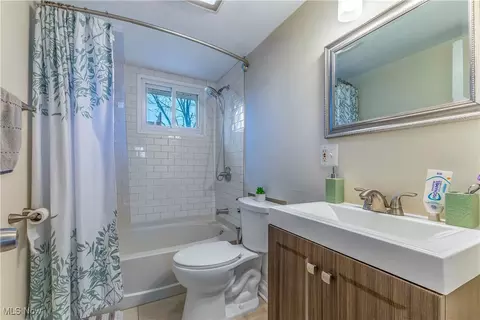 371 Abbe Rd N, Elyria, OH 44035 photo 12