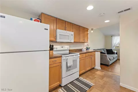 371 Abbe Rd N, Elyria, OH 44035 photo 9