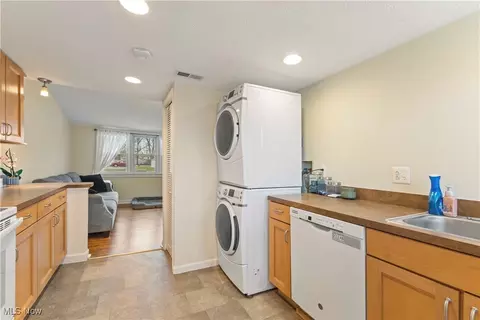 371 Abbe Rd N, Elyria, OH 44035 photo 8