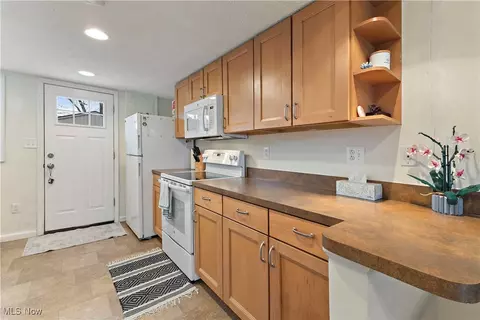 371 Abbe Rd N, Elyria, OH 44035 photo 6
