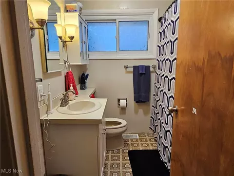 Bath - 2322 W 13th St, Ashtabula, OH 44004 photo 1 of 2