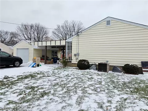 Exterior - 2322 W 13th St, Ashtabula, OH 44004 photo 3 of 4
