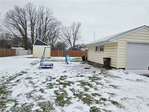 Exterior - 2322 W 13th St, Ashtabula, OH 44004 photo 2 of 4