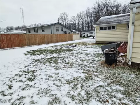 Exterior - 2322 W 13th St, Ashtabula, OH 44004 photo 1 of 4