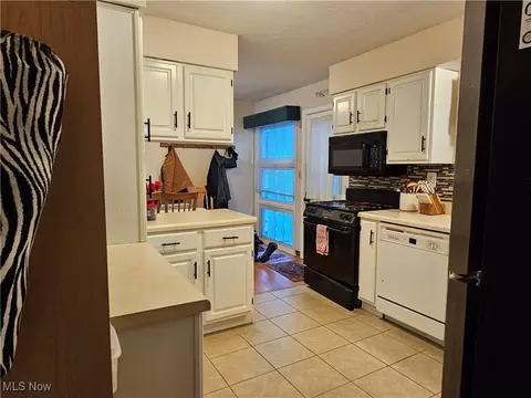 Kitchen - 2322 W 13th St, Ashtabula, OH 44004 photo 2 of 2