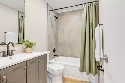 Bath - 35007 S Turtle Trl #C, Willoughby, OH 44094 photo 2 of 2