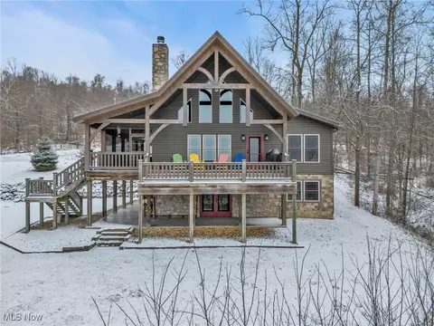55261 Walnut Ln, Senecaville, OH 43780
