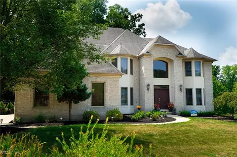 9379 Chesapeak Dr, North Royalton, OH 44133