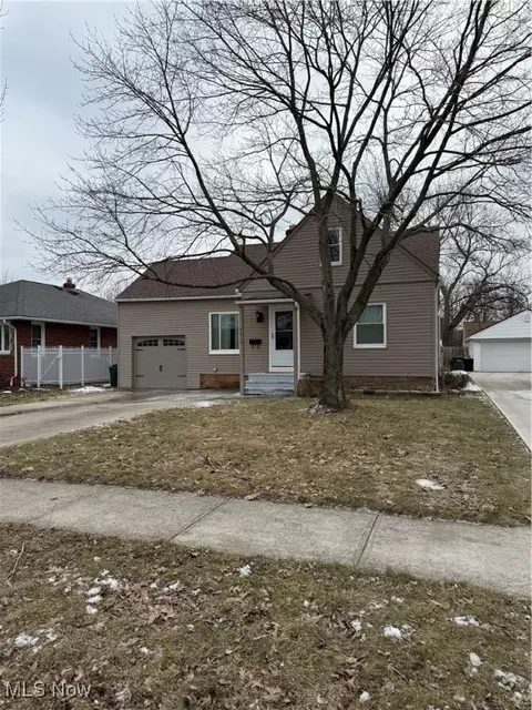 7413 Lanier Dr, Middleburg Heights, OH 44130