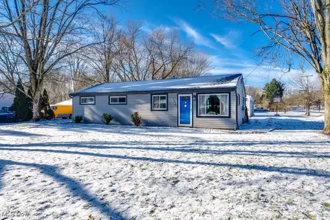7674 Crestwood Ln, Northfield, OH 44067