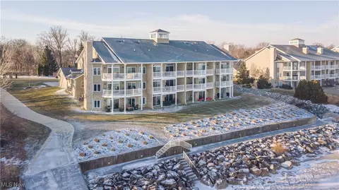 2760 Whispering Shores Dr, Vermilion, OH 44089