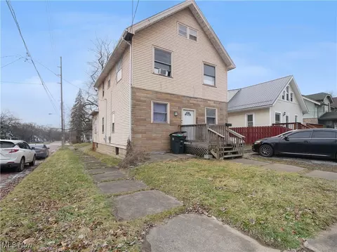428 Bonnie Brae Ave SE, Warren, OH 44484
