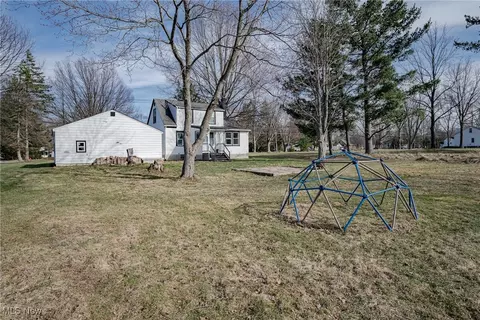 Exterior - 2964 Rockefeller Rd, Willoughby Hills, OH 44092 photo 2 of 5