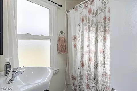 Bath - 2964 Rockefeller Rd, Willoughby Hills, OH 44092 photo 1 of 2