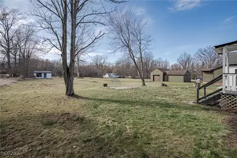 Exterior - 2964 Rockefeller Rd, Willoughby Hills, OH 44092 photo 3 of 5