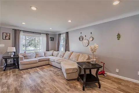 Living - 2964 Rockefeller Rd, Willoughby Hills, OH 44092 photo 1 of 2