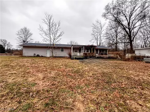 Exterior - 10375 Williams Rd, Diamond, OH 44412 photo 3 of 5