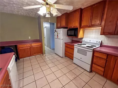 Kitchen - 10375 Williams Rd, Diamond, OH 44412 photo 1 of 3