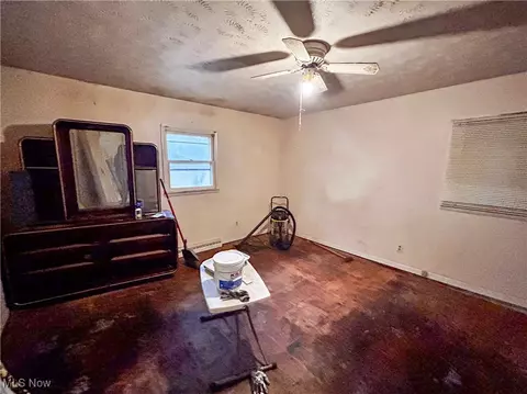 Bedroom - 10375 Williams Rd, Diamond, OH 44412 photo 3 of 5