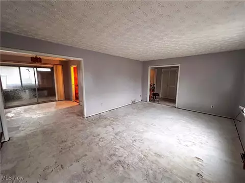 Living - 10375 Williams Rd, Diamond, OH 44412 photo 2 of 3