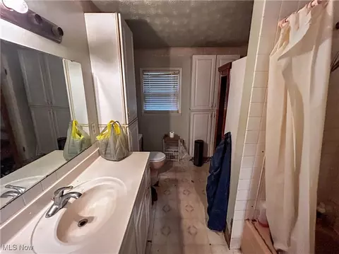 Bath - 10375 Williams Rd, Diamond, OH 44412 photo 1 of 2