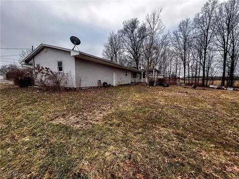 Exterior - 10375 Williams Rd, Diamond, OH 44412 photo 4 of 5