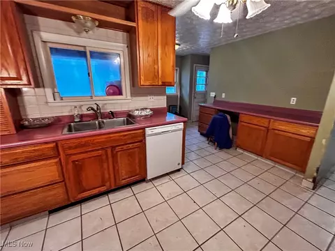 Kitchen - 10375 Williams Rd, Diamond, OH 44412 photo 2 of 3