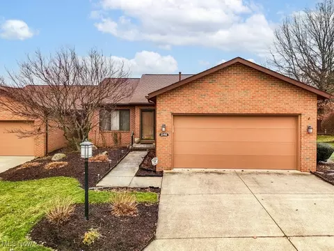 2146 Prestwick Dr, Uniontown, OH 44685