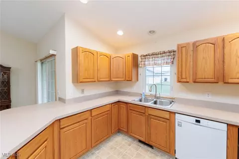 118 Ashfield Ct, Elyria, OH 44035 photo 11