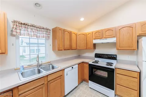 118 Ashfield Ct, Elyria, OH 44035 photo 12