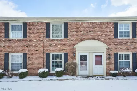 1237 Ashford Ln, Akron, OH 44313