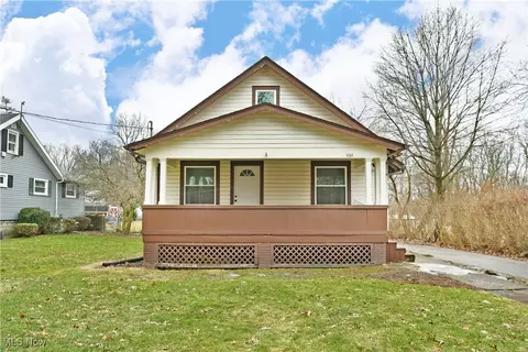 1464 Furnace St, Mineral Ridge, OH 44440