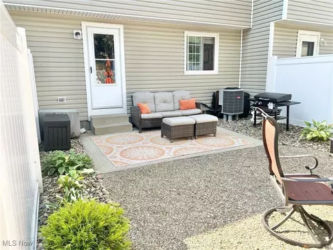 Exterior - 7383 Willow Run Dr, Mentor, OH 44060 photo 3 of 4
