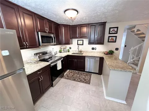 Kitchen - 7383 Willow Run Dr, Mentor, OH 44060 photo 4 of 4