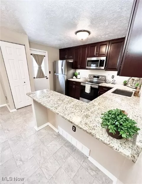 Kitchen - 7383 Willow Run Dr, Mentor, OH 44060 photo 3 of 4