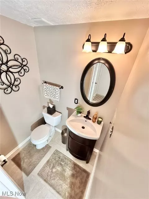 Bath - 7383 Willow Run Dr, Mentor, OH 44060 photo 1 of 3