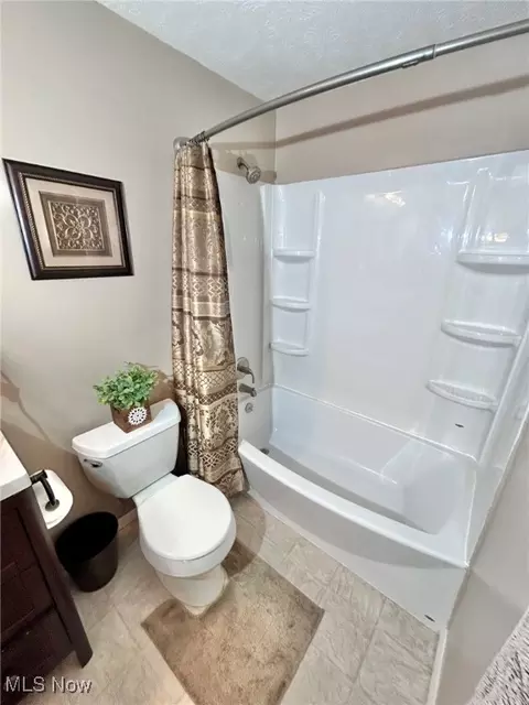Bath - 7383 Willow Run Dr, Mentor, OH 44060 photo 3 of 3