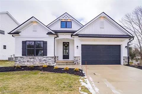 9118 Dove Ct, Mentor, OH 44060