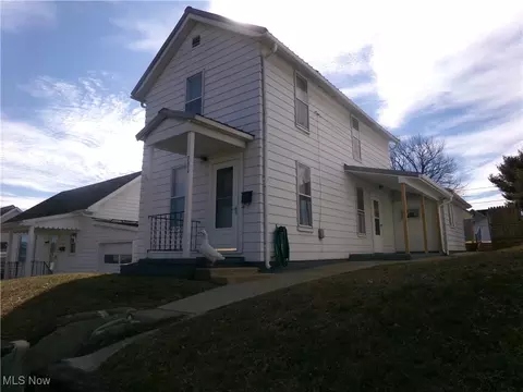 731 Vine St, Coshocton, OH 43812