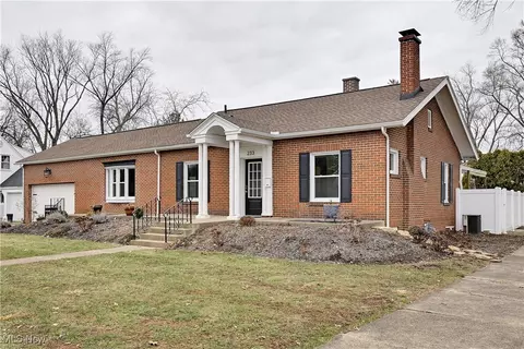 233 E 15th St, Dover, OH 44622 photo 2