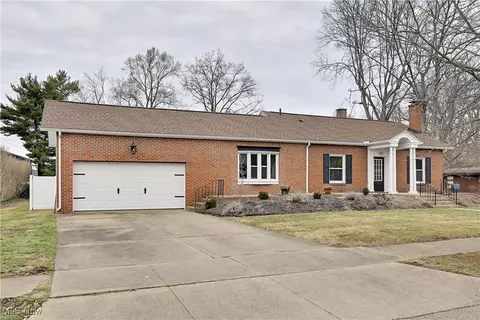 233 E 15th St, Dover, OH 44622 photo 3