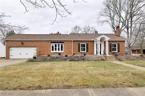 233 E 15th St, Dover, OH 44622