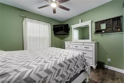 Bedroom - 2893 W River Rd N, Elyria, OH 44035 photo 3 of 5