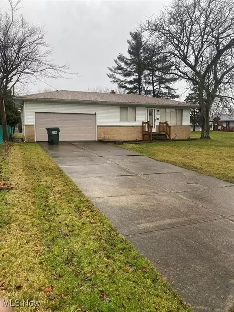 23661 Lincoln Dr, Bedford Heights, OH 44146
