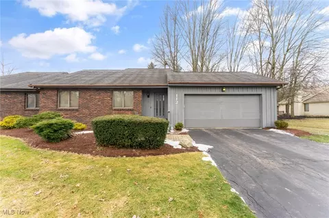 112 Topaz Trl, Cortland, OH 44410