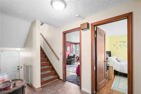 Entry Way - 469 11th St, Elyria, OH 44035 photo 3 of 3