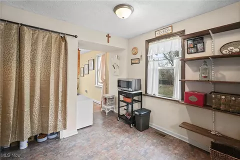 Entry Way - 469 11th St, Elyria, OH 44035 photo 1 of 3