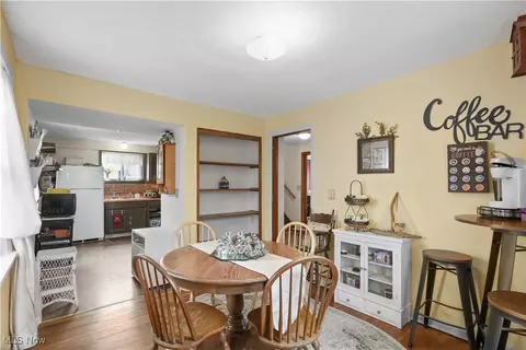 Dining - 469 11th St, Elyria, OH 44035 photo 1 of 2