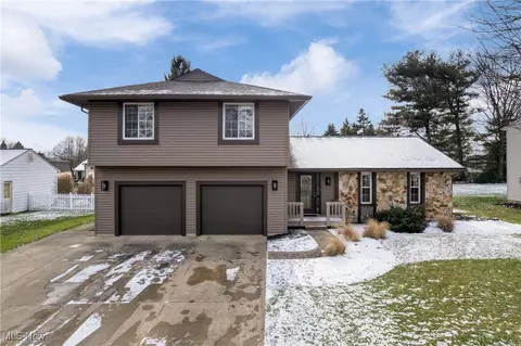 2600 Crafton Cir NW, North Canton, OH 44720